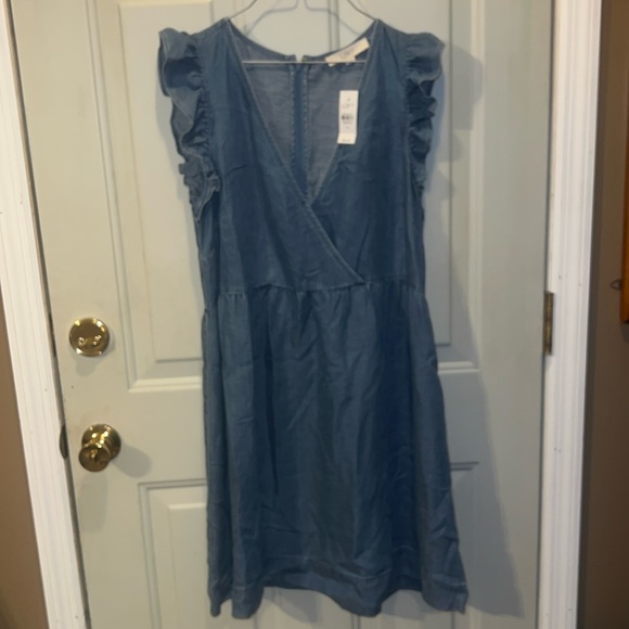 NWT Loft Chambray denim look v neck dress sz 10 - Picture 2 of 3
